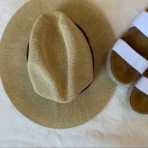 VINCE CAMUTO STRAW FEDORA